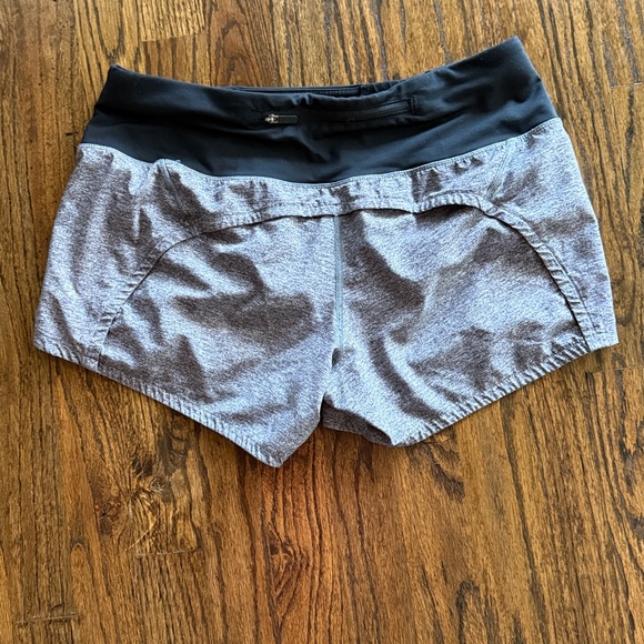 Lululemon Speed Up 2.5” Low Rise - Picture 2 of 4